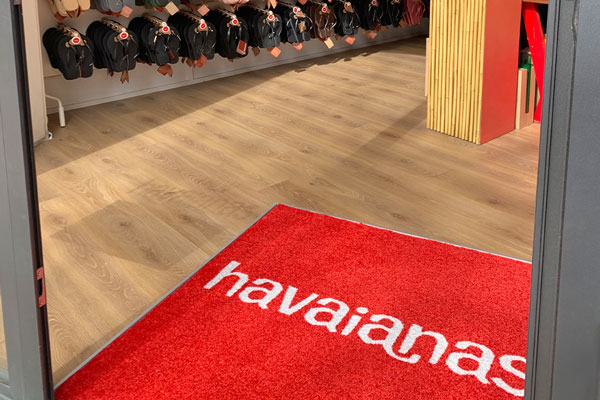 tapis logo entrée magasin